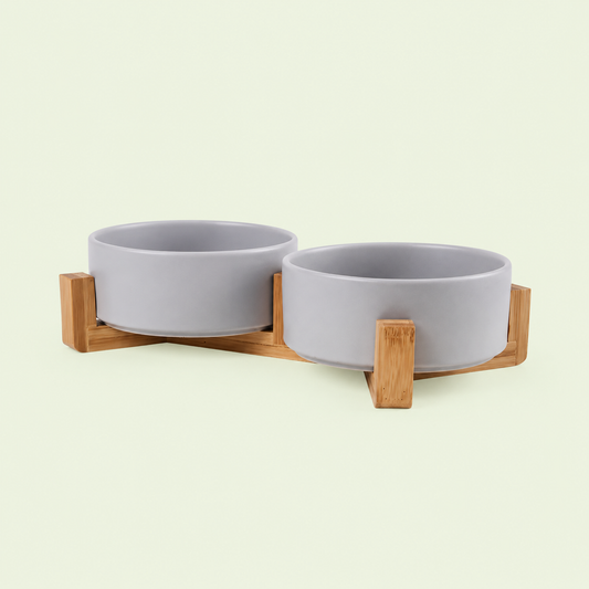 Double gamelle pour chat en céramique grise sur support en bambou