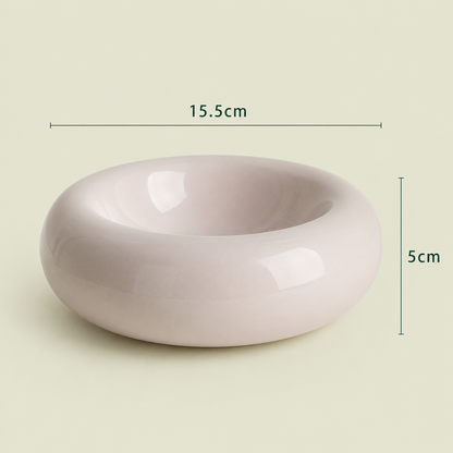Dimensions du bol donut pour chat en céramique blanc: 15,5 cm de diamètre et 5 cm de hauteur