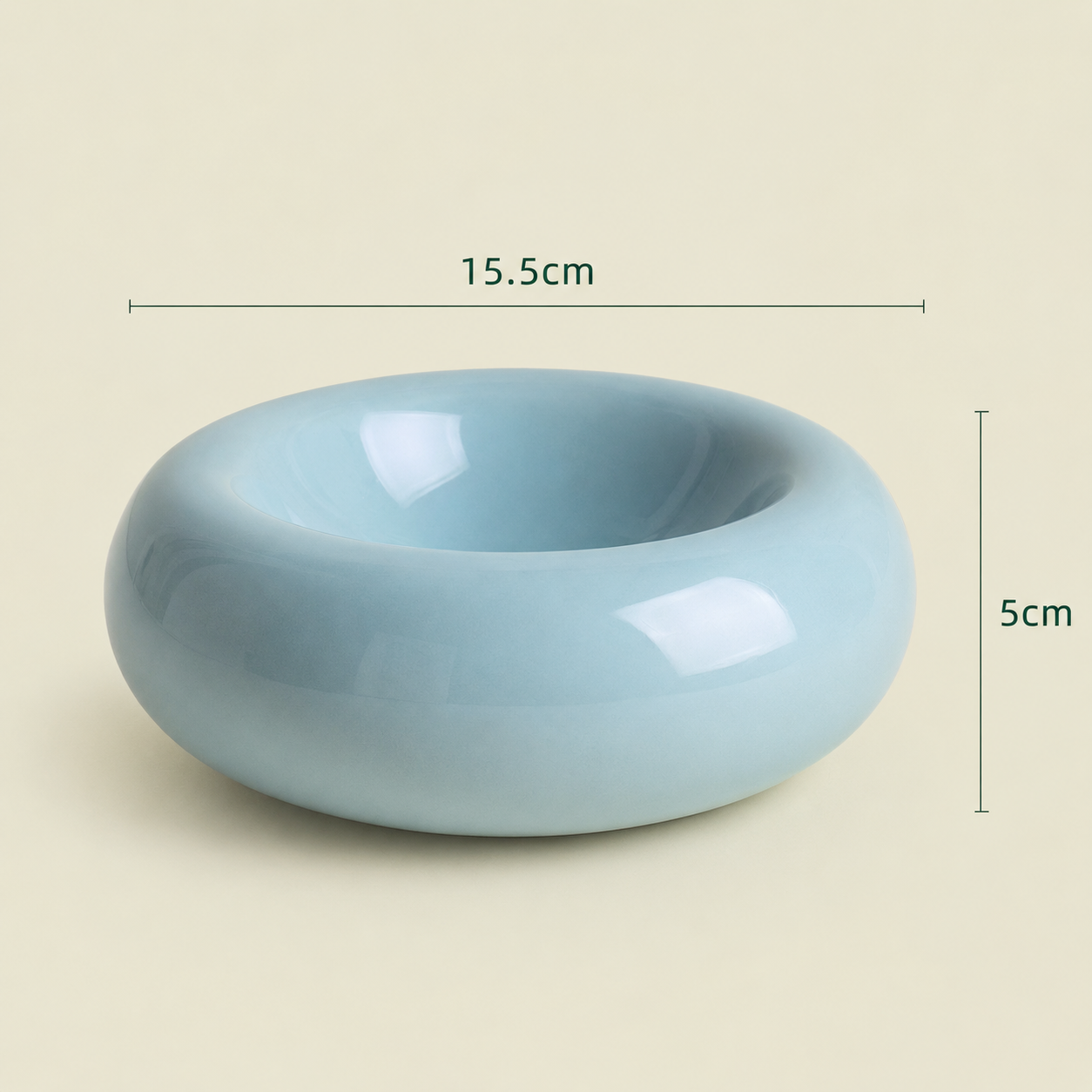 Dimensions du bol donut pour chat en céramique bleu : 15,5 cm de diamètre et 5 cm de hauteur