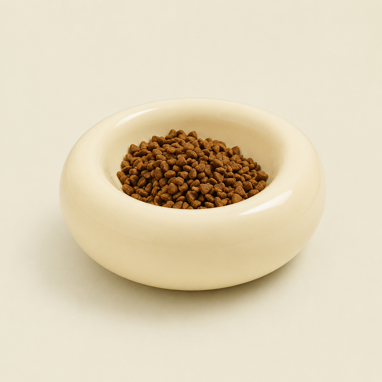 Bol donut pour chat en céramique crème épaisse rempli de croquettes