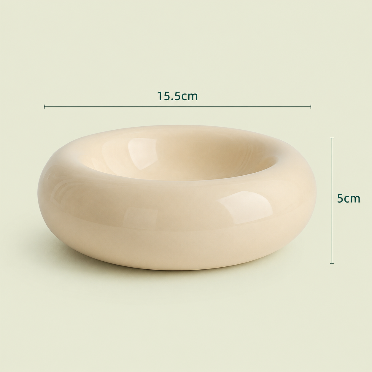 Dimensions du bol donut pour chat en céramique crème : 15,5 cm de diamètre et 5 cm de hauteur