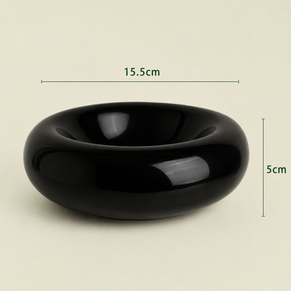 Dimensions du bol donut pour chat en céramique noir : 15,5 cm de diamètre et 5 cm de hauteur