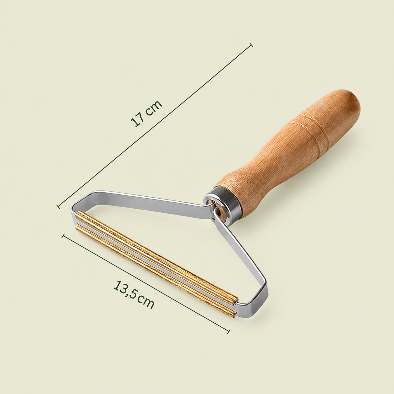 Dimensions de la brosse anti-poils : 17 cm de long et 13,5 cm de lame
