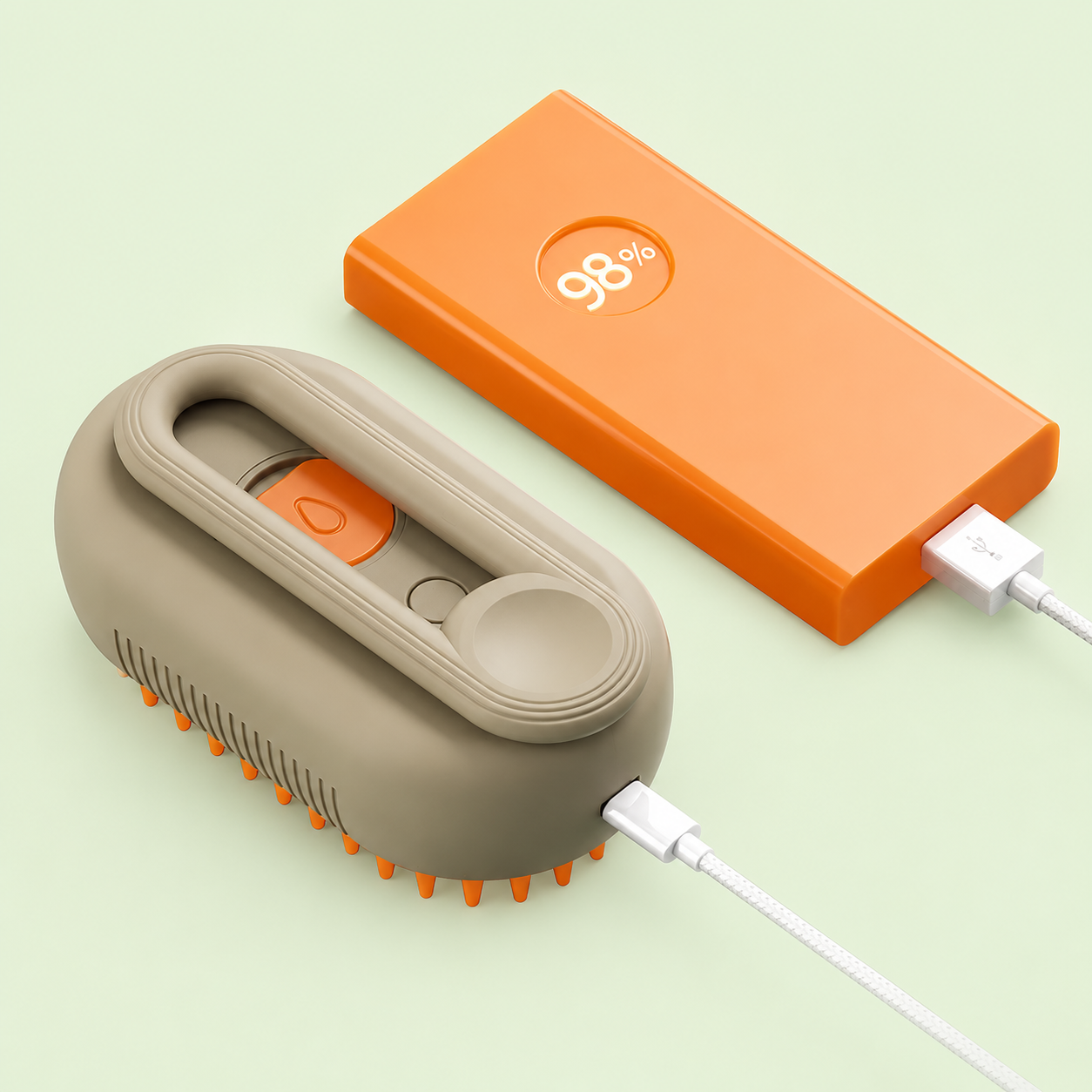 Brosse vapeur pour chat coloris café en charge USB sur une batterie externe