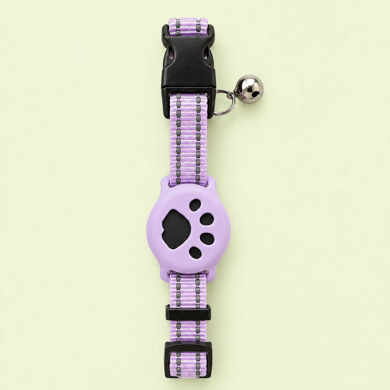 Collier chat réfléchissant coloris lilas avec support AirTag silicone motif patte et cloche argentée – boucle sécurité à déclenchement