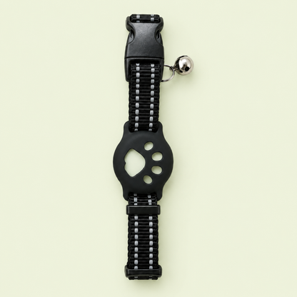 Collier chat noir réfléchissant avec support AirTag silicone motif patte et cloche argentée – boucle sécurité à déclenchement