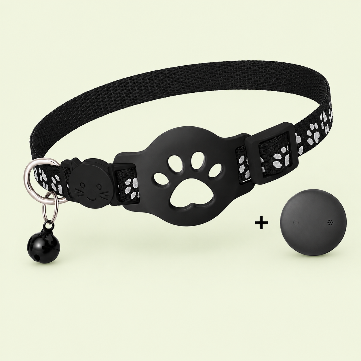 Collier chat noir réfléchissant motif pattes avec support AirTag silicone forme patte et cloche – vue produit avec traceur inclus