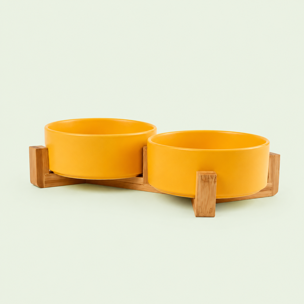 Double gamelle pour chat en céramique jaune sur support en bambou