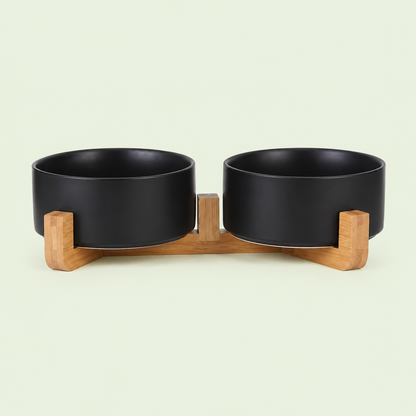 Double gamelle pour chat en céramique noire sur support en bambou